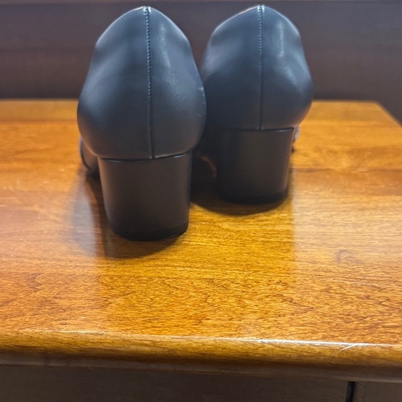 Easy Street Women's Classic Black Flats - Picture 5 of 8